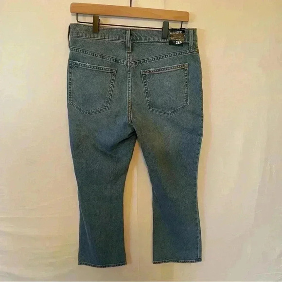 NWT J. Crew Mid-Rise Flare Crop Jeans Size 28P - Picture 2 of 2